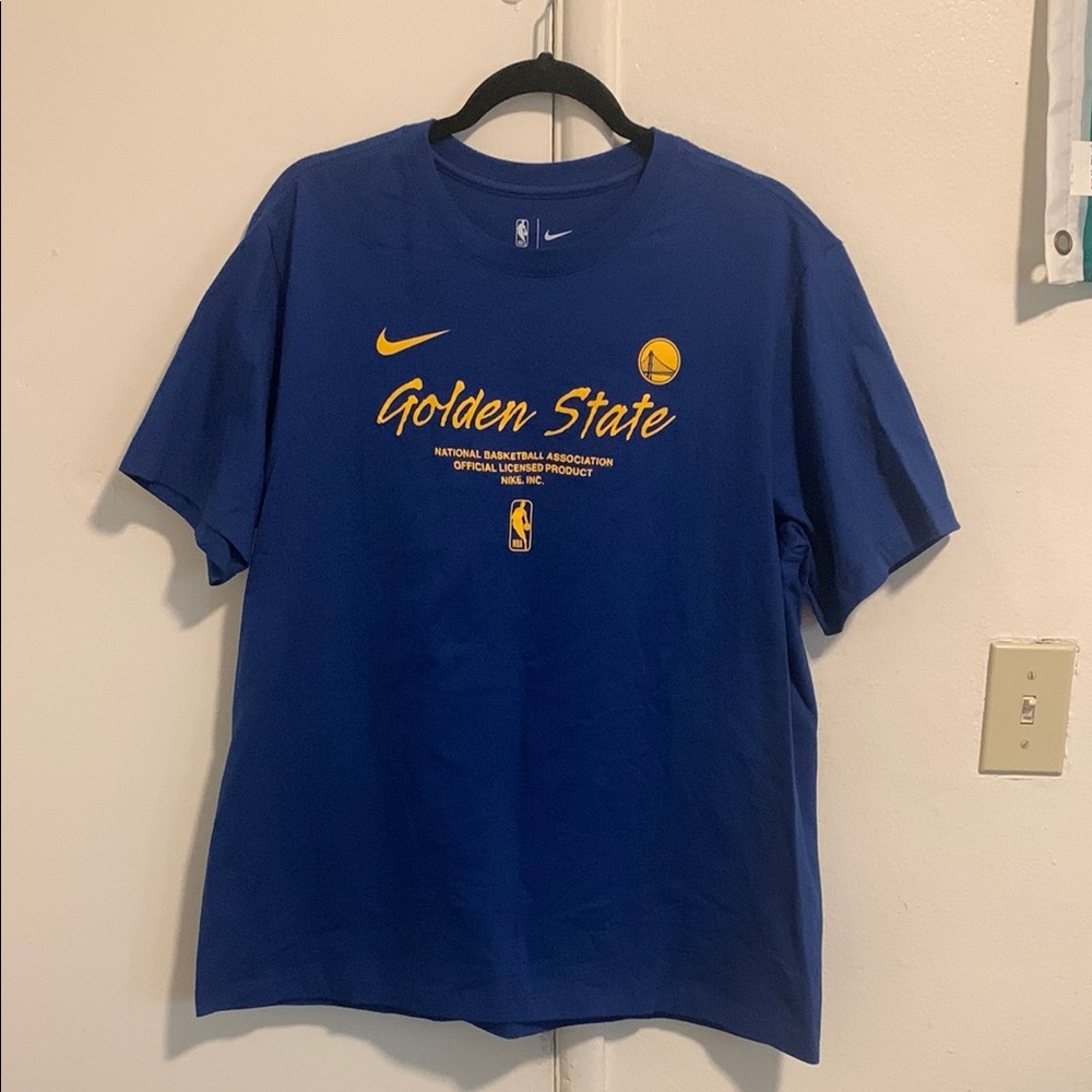 Nike men’s Golden State Warriors basketball tee! NWT